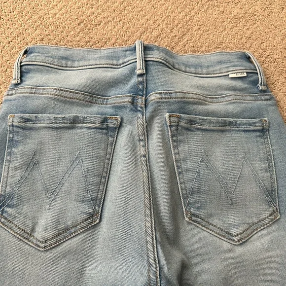 MOTHER Faded Blue Cropped Jeans - Picture 3 of 5
